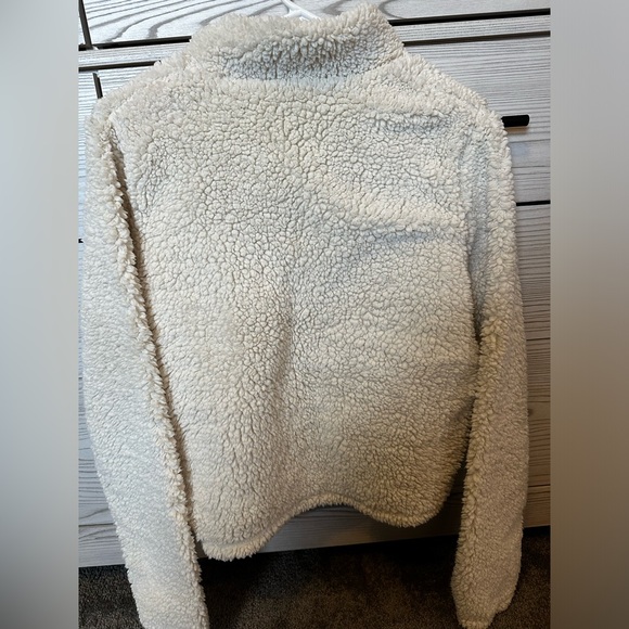 Hollister Cropped Sherpa Sweater - Picture 3 of 3